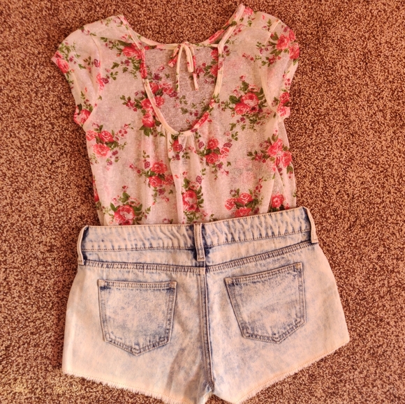 Floral Crop Top Tilly's Sheer Soft - Picture 2 of 3